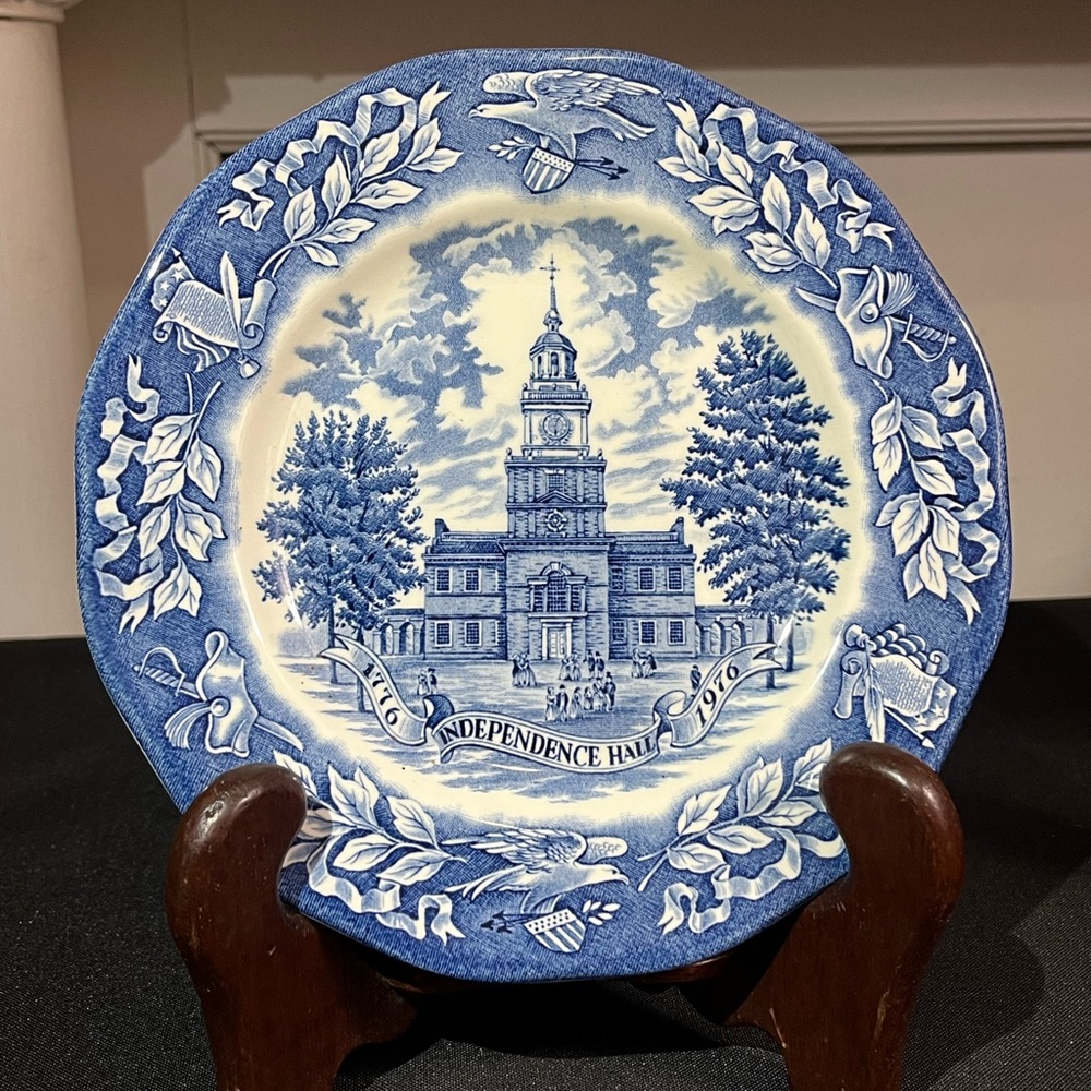 Vintage Avon Independence Hall Bicentennial plate Wedgwood 8"